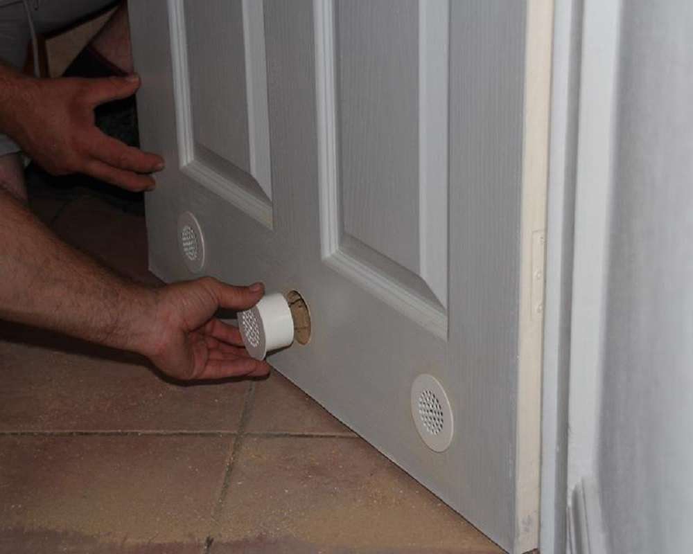 Как установить двери в ванную комнату и туалет своими руками не хуже профи